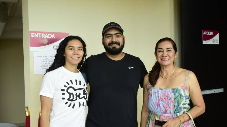 Carla Moreno, Gabriel Gómez y Paty Sánchez.