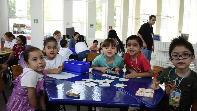 Disfrutan niños un curso de verano ‘cienciacional’