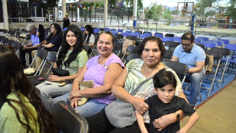 Brindan alumnos de la Escuela Activa Integral un homenaje a ‘Cri-Crí’