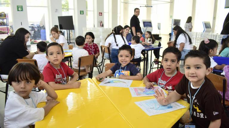 Disfrutan niños un curso de verano ‘cienciacional’