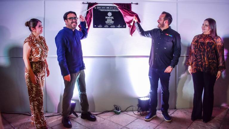 Autoridades develaron la placa del nombramiento de Barrio Mágico del Paseo del Ángel en Culiacán.