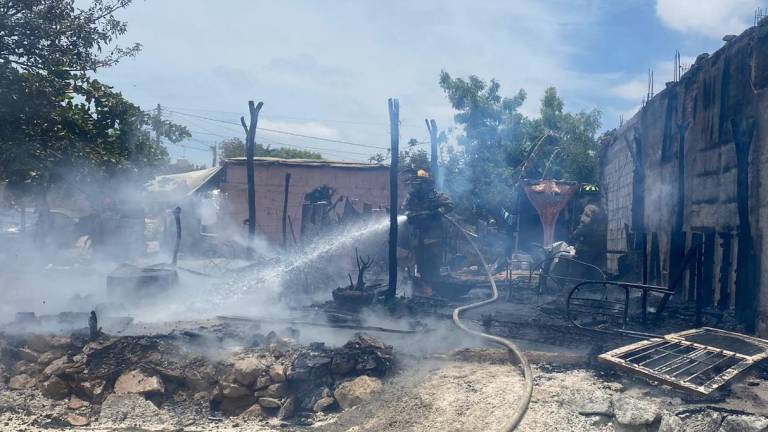 Los Bomberos Veteranos controlaron el fuego.