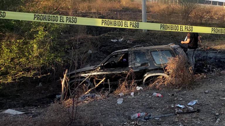 El cuerpo fue encontrado sin vida debajo de la camioneta.