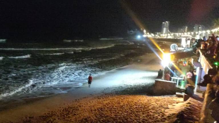 Uno de los bañistas era de la CDMX pero radicaba en el puerto, al parecer ingresó al mar a altas horas de la noche, en una zona peligrosa de la Avenida del Mar.