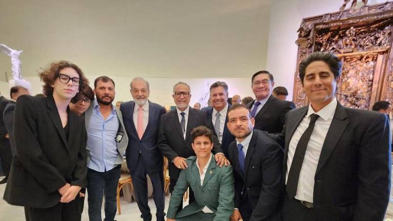 Directivos de Venados junto a Carlos Slim.