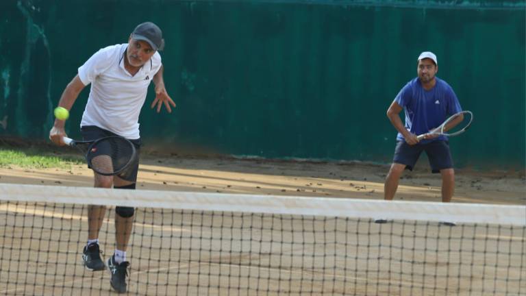 Jesús López y Fernando Munguía vencen por 8-1 a Jorge Medrano y Jorge Áviña.