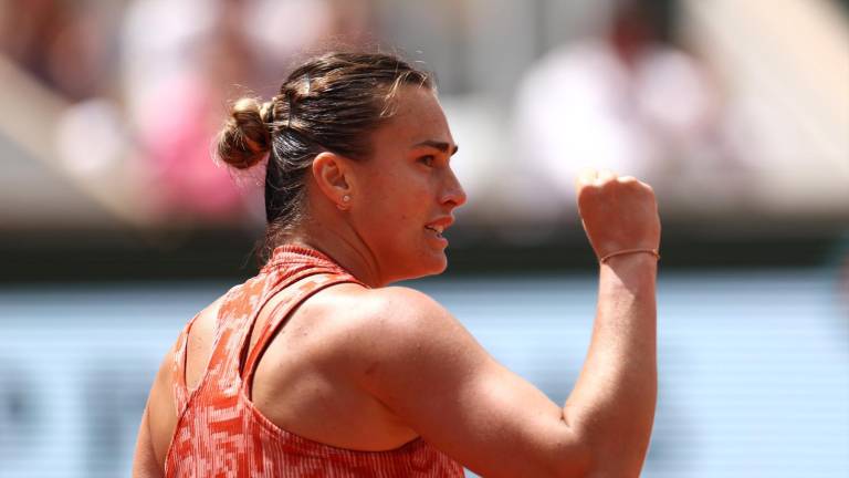 Aryna Sabalenka se mantuvo con paso firme en la femenil de Roland Garros.