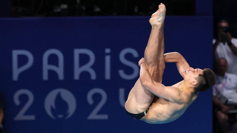 Osmar Olvera se clasifica a la final de trampolín olímpico