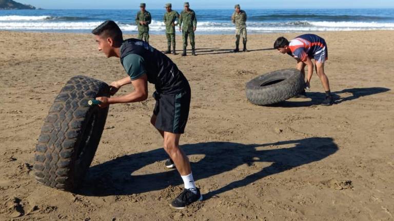 Los participantes pusieron a prueba su fuerza y destreza física en divertidas actividades.