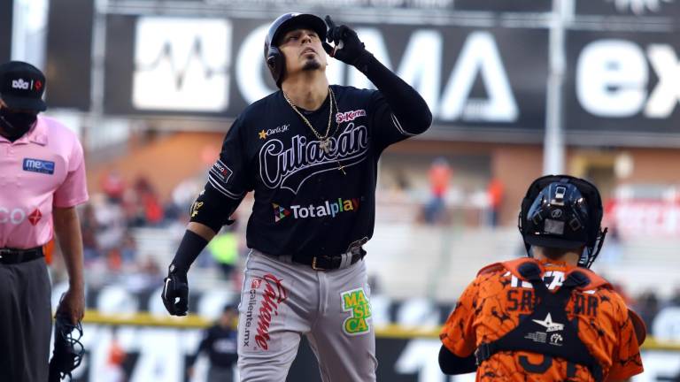 Tomateros de Culiacán comanda el bateo.