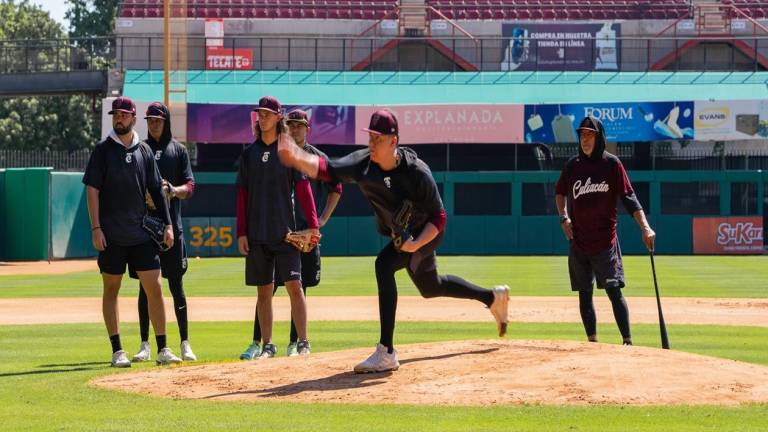 Tomateros de Culiacán cumplió su segunda jornada de pretemporada bajo un clima caluroso.