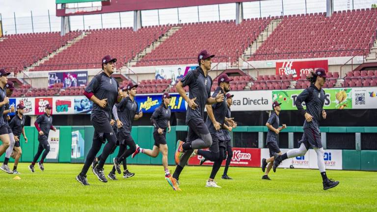 Tomateros de Culiacán tuvo su primera práctica vespertina en su estadio.