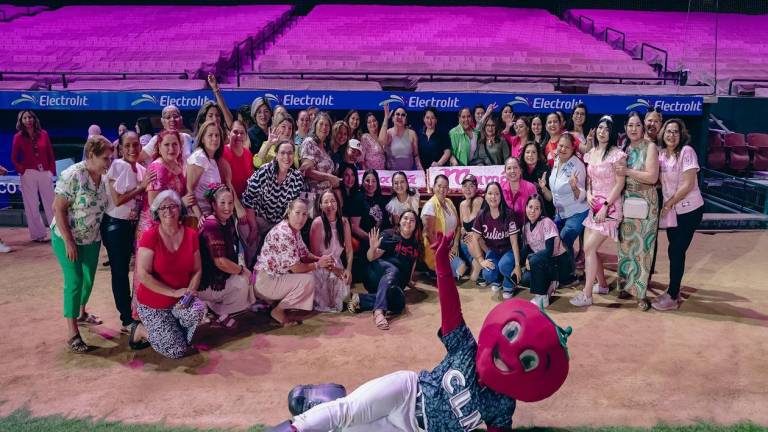 El Estadio Tomateros celebró a las madres en el terreno de juego