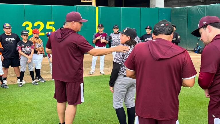 Tomateros visorea peloteritos para el Torneo Infantil.