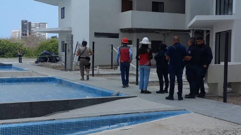 Un trabajador falleció en Mazatlán después de caer desde el tercer piso de un edificio en construcción.