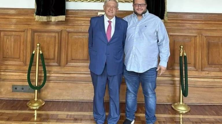 AMLO celebró cumpleaños ‘en su casa’, revela su hijo; publica foto en Palacio Nacional