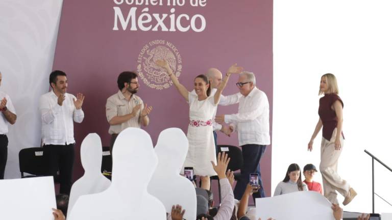 Claudia Sheinbaum y Rubén Rocha Moya encabezan el acto en la Unidad Juárez.