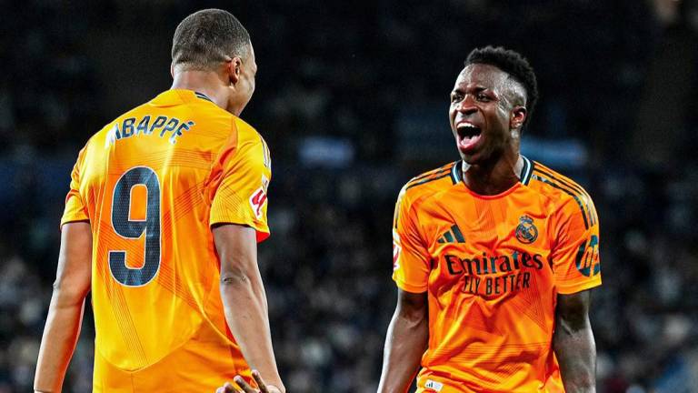 Vinicius celebra con Kylian Mbappé el triunfo del Real Madrid.