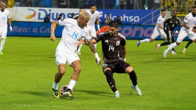 La Selección de Honduras le ganó a la de México en San Pedro Sula, en un encuentro pasado por lluvia.