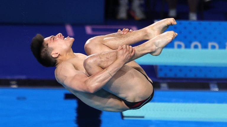 Osmar Olvera avanza a las semifinales de trampolín individual en París 2024