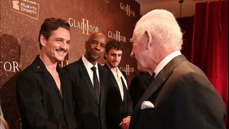 Convive el Rey Carlos con elenco de ‘Gladiador 2’ en la premier de Londres