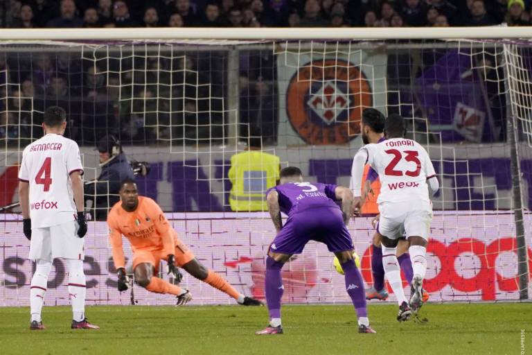 Milan cae con la Fiorentina y se mantiene en el cuarto puesto de la Serie A