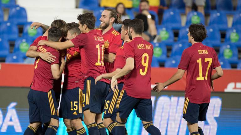 Histórica España golea a Lituania con 16 debuts; rompió récord de más de 100 años