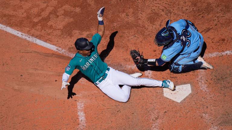 Marineros remonta y se impone 9-8 a Azulejos.