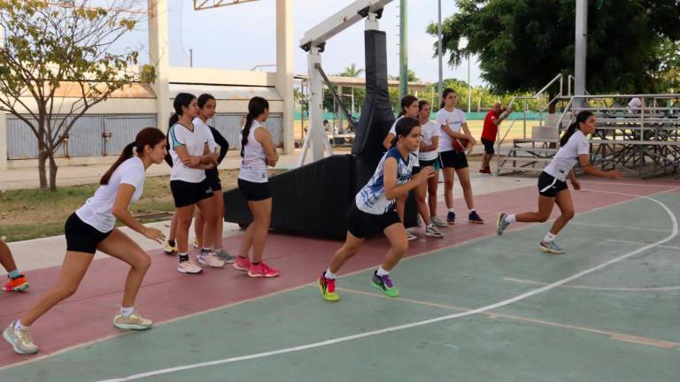 Los basquetbolistas buscan asegurar su lugar en la selección.