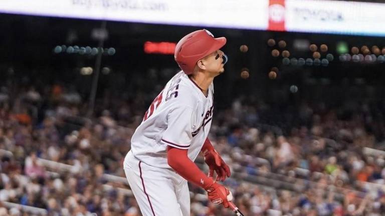 Joey Meneses pegó un hit en su debut, el cual fue cuadrangular.