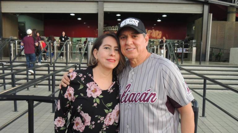 Celebra la afición guinda el triunfo de Tomateros en playoffs