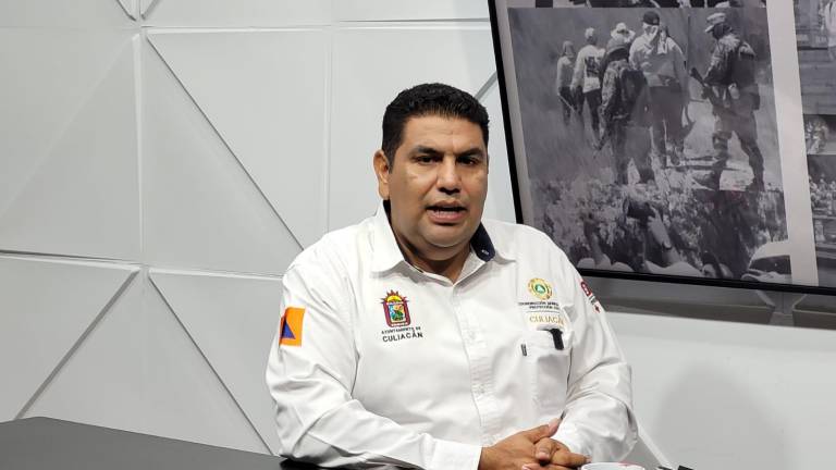 El director de Protección Civil en Culiacán, Jesús Bill Mendoza, llama a la ciudadanía a entregar la pirotecnia guardada para evitar accidentes.