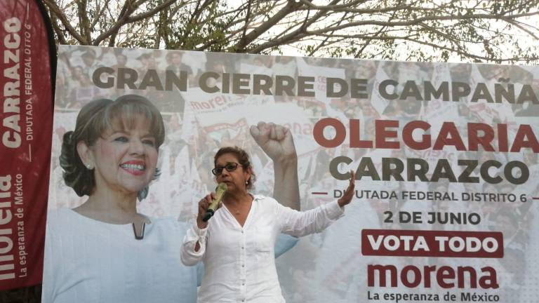 La aspirante a la Diputación federal, Olegaria Carrazco, agradeció el apoyo de sus seguidores durante el cierre de su campaña.