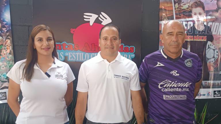 Estefanía Martínez, Christian Aguilar y Carlos Salcido presentan los torneos.