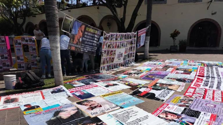 Organizaciones denuncian que una madre buscadora fue detenida de forma injusta en Jalisco.