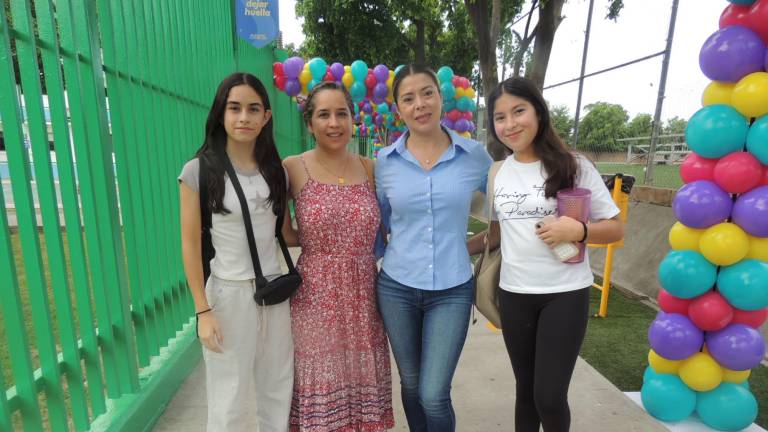 Disfrutan estudiantes del Instituto Senda un feliz regreso a clases