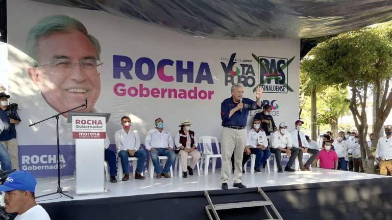 Rubén Rocha Moya en su cierre de campaña en Rosario.