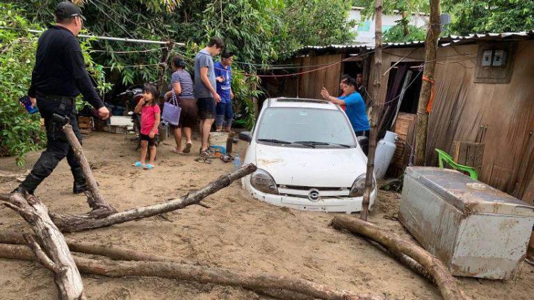 Sube a tres los muertos en Nayarit por el paso del huracán Roslyn; además de cuantiosos daños