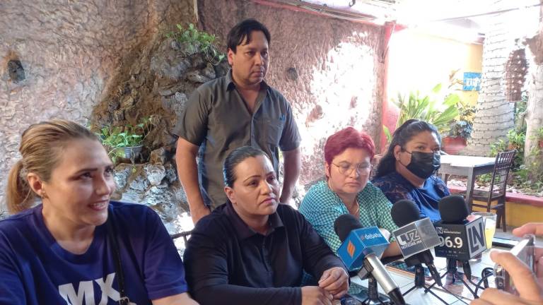 Dignora Valdez López en la conferencia de prensa donde hizo la denuncia.