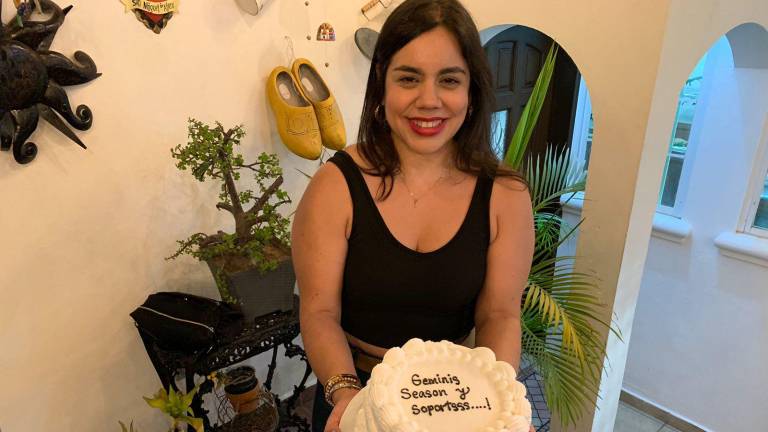 Linda Rentería celebra un feliz cumpleaños.