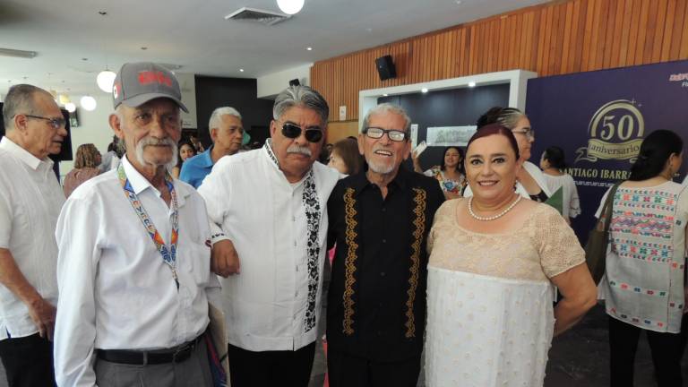 Celebran familia y amigos la trayectoria de Santiago Ibarra