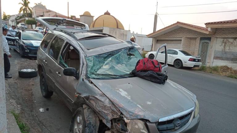 Choque con volcadura deja lesionado a un adulto mayor en Culiacán