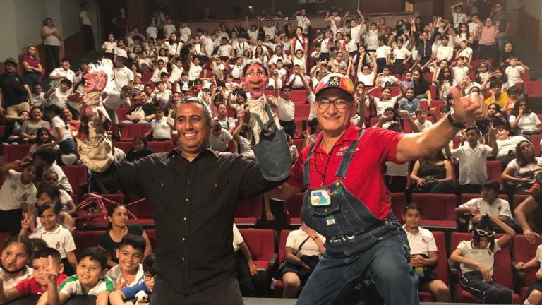 Con títeres, los niños disfrutan el festival ‘Saltando de gusto’