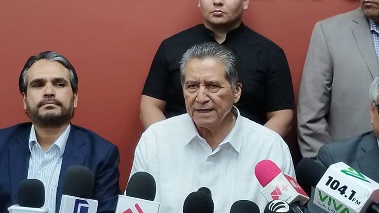 El morenista Feliciano Castro rechazó estar detrás de la entrega de volantes contra el PAS que se realizó en una marcha el viernes en Culiacán.