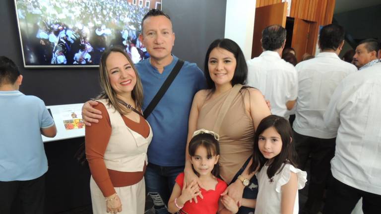 Celebran familia y amigos la trayectoria de Santiago Ibarra