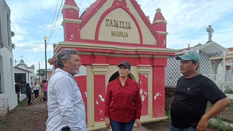 Alcaldesa de Escuinapa encabeza campaña de limpieza en panteón municipal