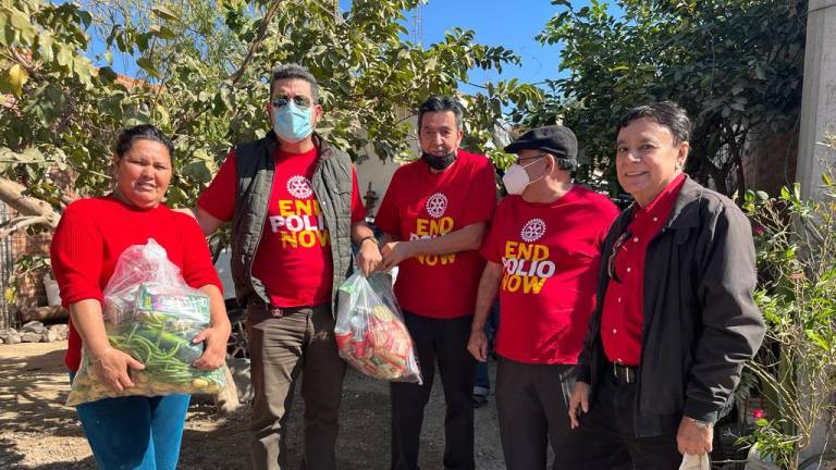 El Club Rotario Culiacán Oriente entrega despensas a familias de escasos recursos