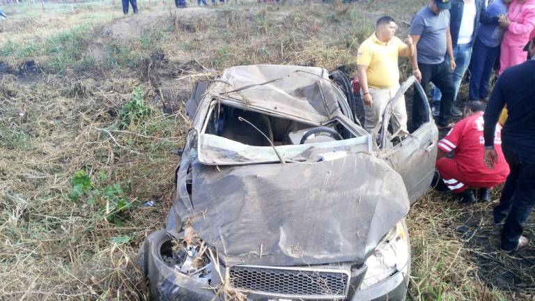 Joven queda herido de gravedad en volcadura sobre carretera Escuinapa-Teacapán