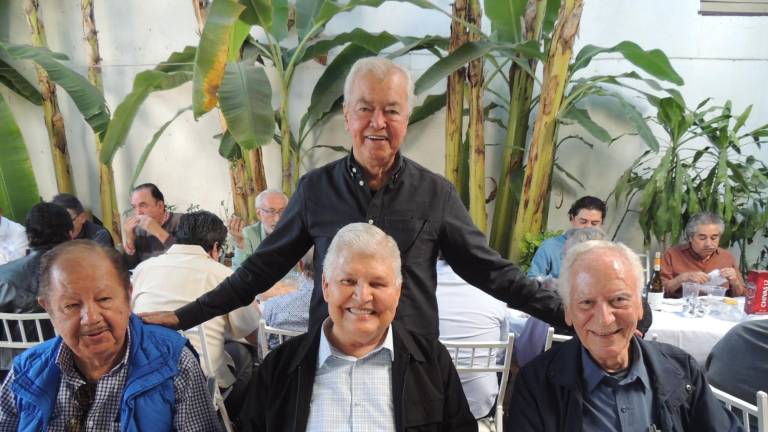 Disfrutan amigos su tradicional reunión ‘Comida de la Amistad’