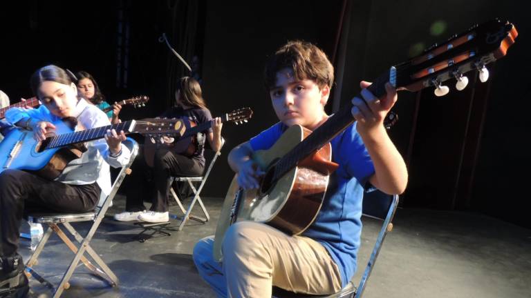 Con un recital, culminan alumnos de guitarra impartido por la SAS